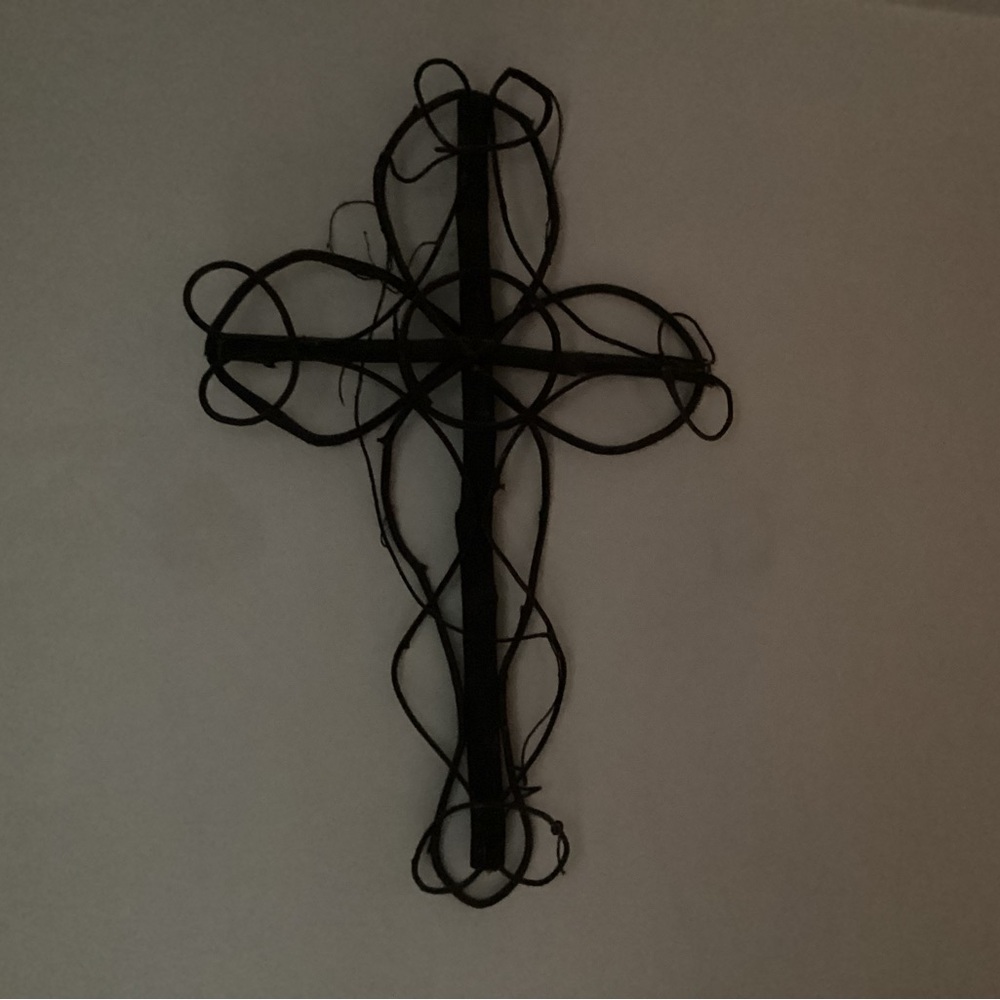 Wood Cross 2-1/2 feet long x 1-1/2” feet wide.
Rustic.